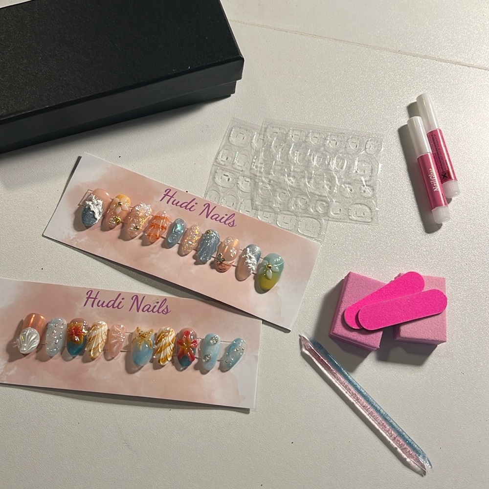 PRESS ON NAILS: SUMMER/BEACHY